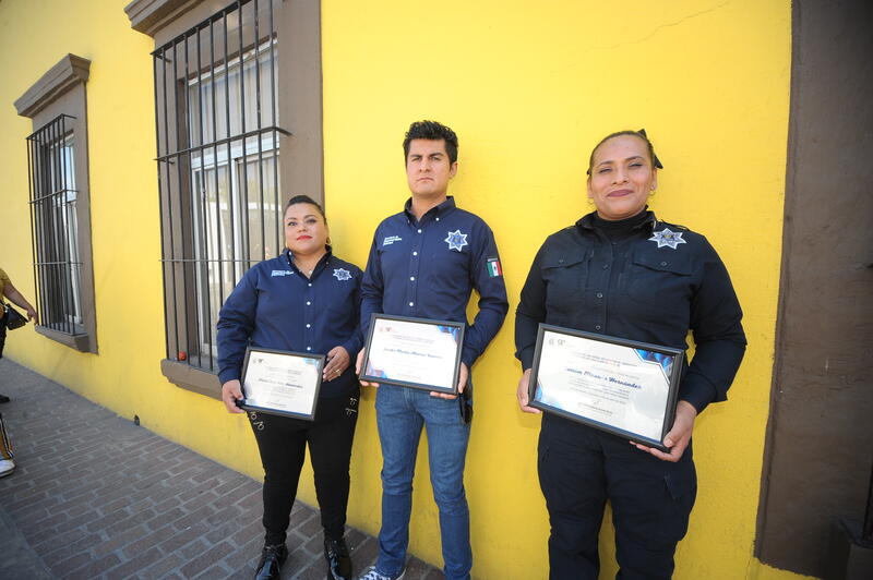 Elementos de la SSPM de San Juan del Río reciben reconocimiento por salvar a una mujer