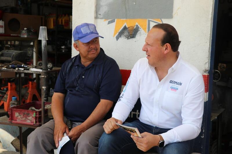 Germaín Garfias lleva propuestas a comercios durante recorrido en calle Panamericana, San Juan del Río