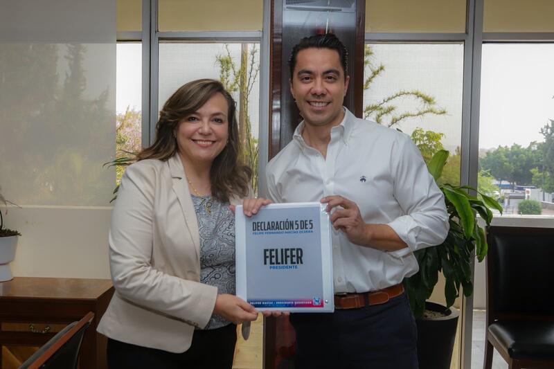 Felifer presenta su declaración 5 de 5 en la UAQ