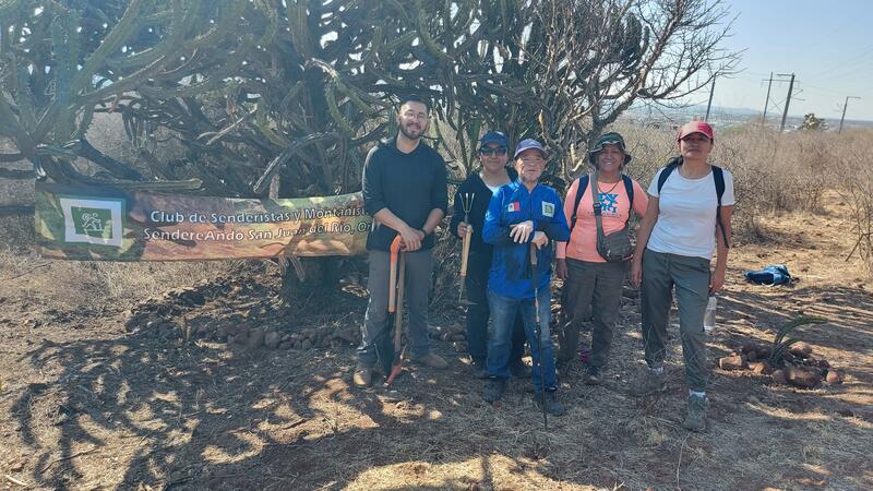 El Cerro de La Venta recibe jornada de limpieza gracias a Sendereando San Juan del Río