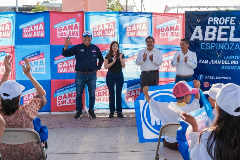 Roberto Cabrera llevó propuestas a la colonia Las Haciendas en San Juan del Río