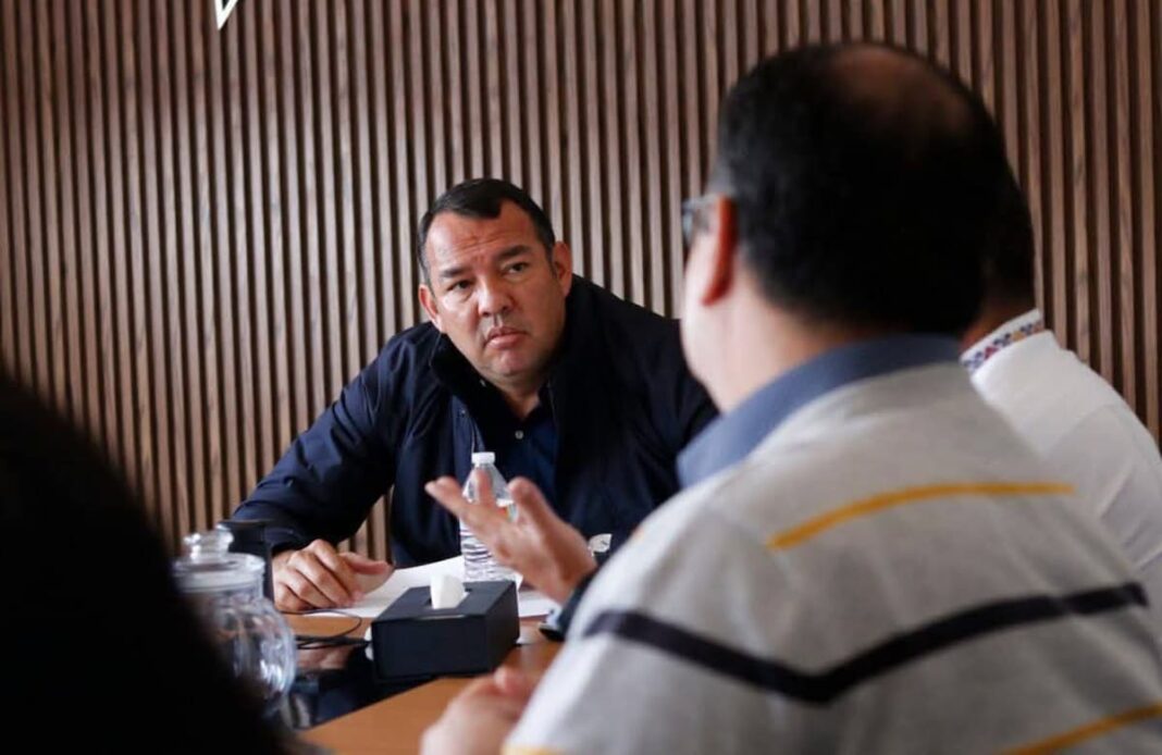 Roberto Cabrera busca evitar huelga programada para el 5 de marzo