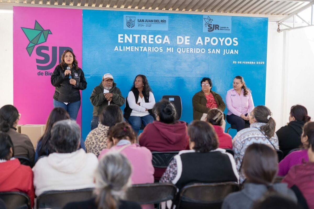 Más de 100 familias del Barrio de La Cruz reciben despensas en programa social municipal 1 Más de 100 familias del Barrio de La Cruz reciben despensas en programa social municipal