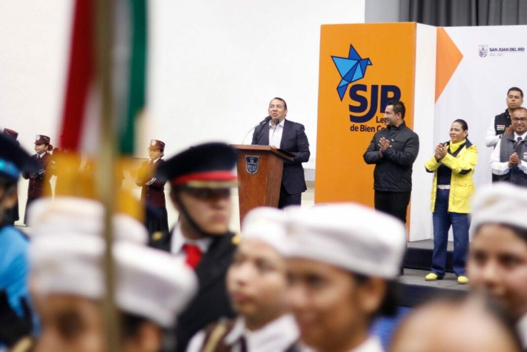 Roberto Cabrera inaugura el XXIV Concurso Municipal de Escoltas de Bandera Nacional