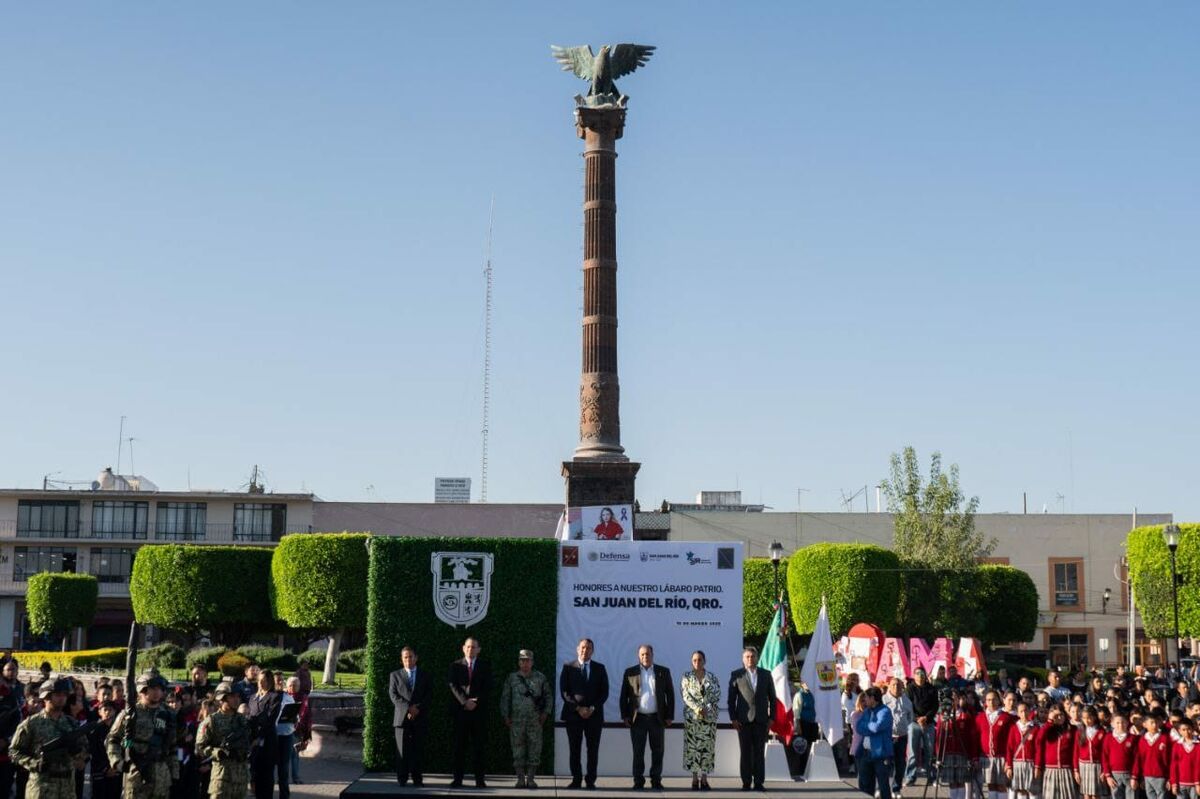 Roberto Cabrera impulsa valores patrióticos en ceremonia de Honores a la Bandera 1 Roberto Cabrera impulsa valores patrióticos en ceremonia de Honores a la Bandera