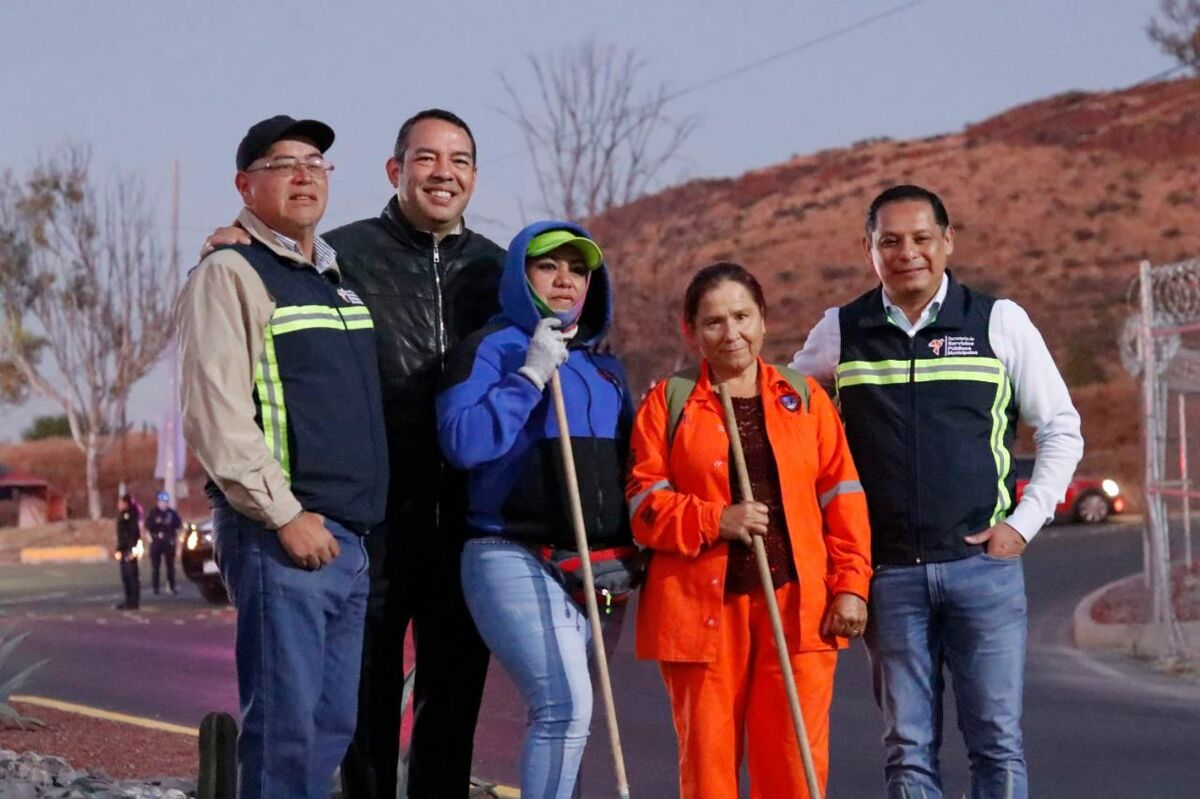 Roberto Cabrera supervisa trabajos de Servicios Públicos en carretera 300 1 Roberto Cabrera supervisa trabajos de Servicios Públicos en carretera 300