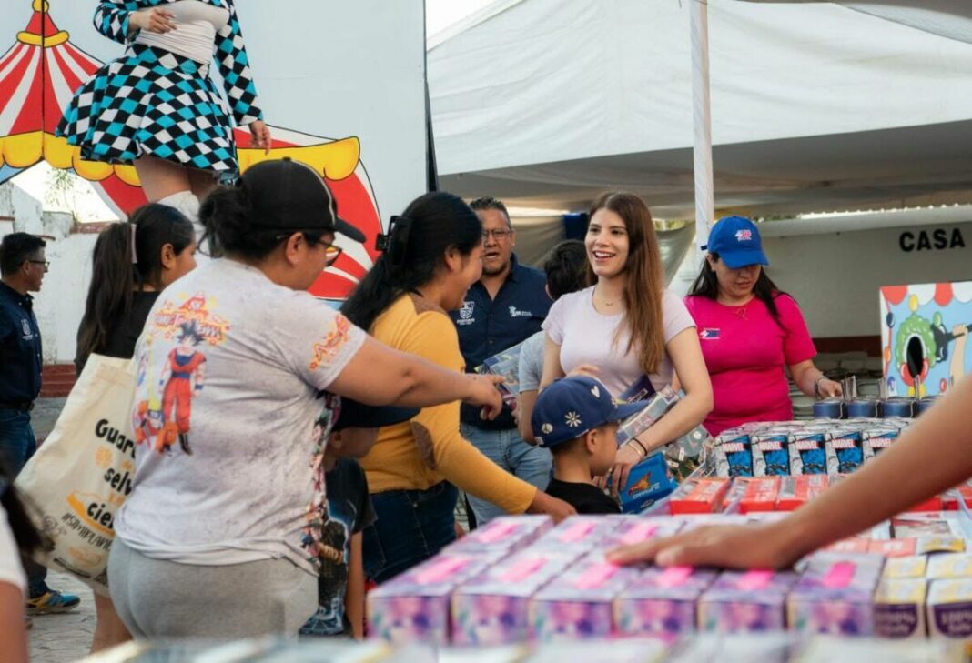 DIF San Juan del Río celebra Día del Niño con entrega de juguetes y show de payaso