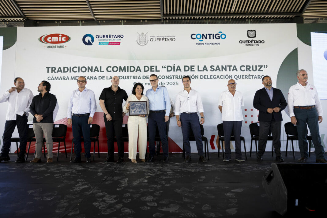 Gobernador preside celebración del Día de la Santa Cruz con la industria de la construcción