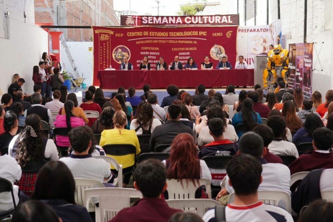Inauguran Semana Cultural IPIC 2025 con entrega de títulos a egresados en San Juan del Río
