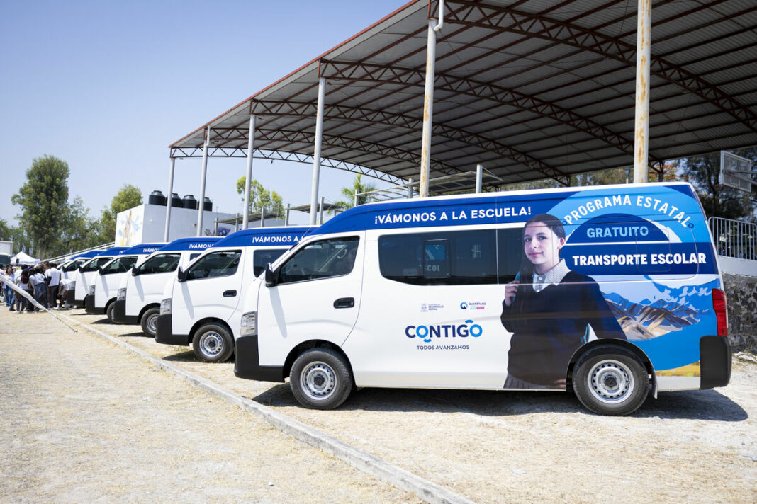 Mauricio Kuri fortalece transporte escolar en Sierra Gorda con 7 nuevas unidades