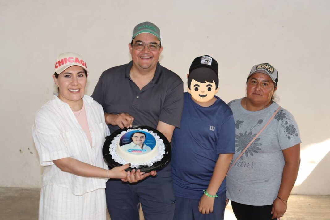 Memo Vega satisfecho con recibimiento en gira por San Juan del Río