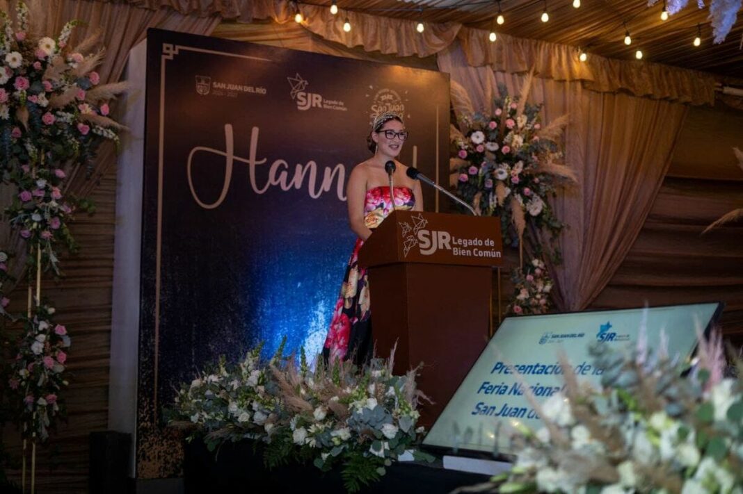 Presentan a Hanney I como reina de la Feria Nacional Ganadera San Juan del Río 2025