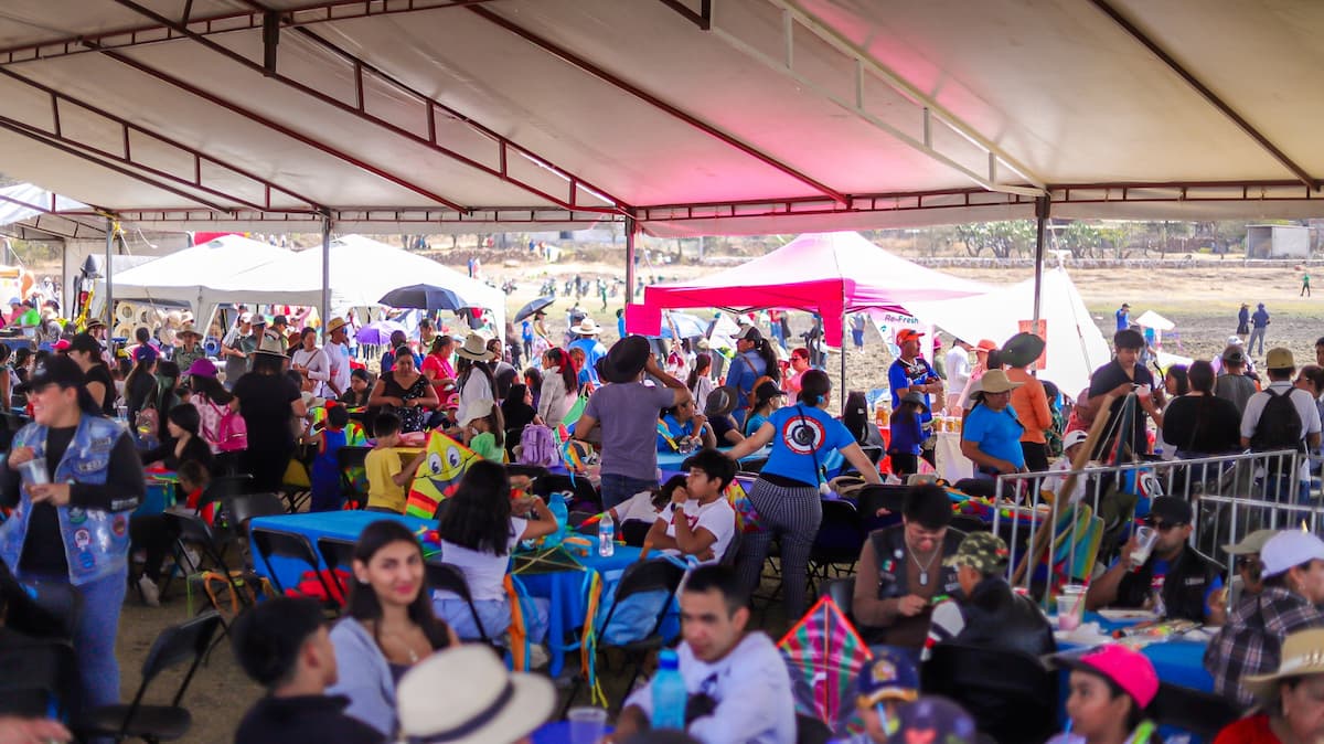 Acuden 8 mil personas al Primer Festival de “A Volar Papalote” en SJR 2 Acuden 8 mil personas al Primer Festival de “A Volar Papalote” en SJR