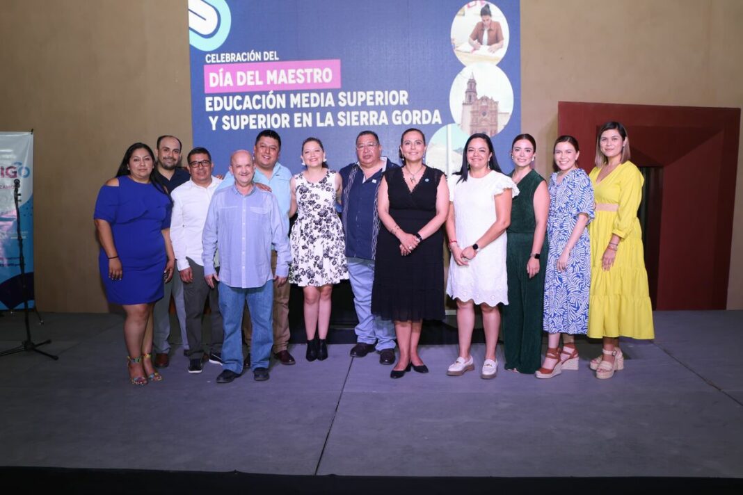 Reconocen a docentes de la Sierra y Semidesierto en celebración del Día del Maestro