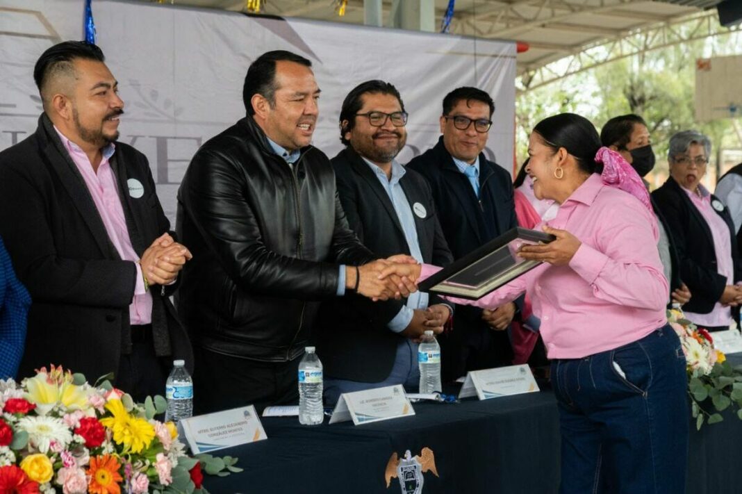 Roberto Cabrera encabeza ceremonia del 40 Aniversario de la Secundaria General Jesús Reyes Heroles
