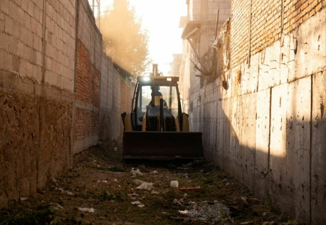 Roberto Cabrera supervisa trabajos de limpieza en colonia El Sagrado Corazón