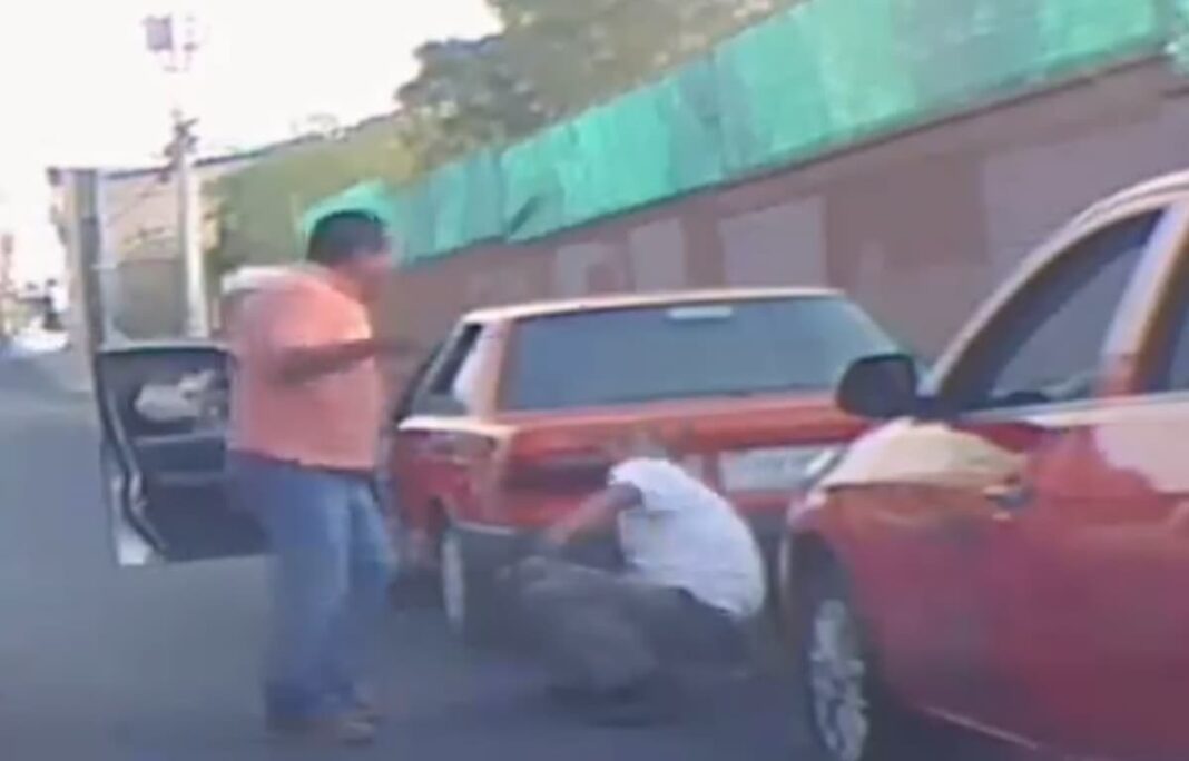 Taxista amenaza con machete a otro conductor en San Juan del Río