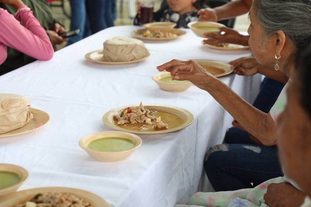 Cocina Móvil del SEDIF opera en Arroyo Seco