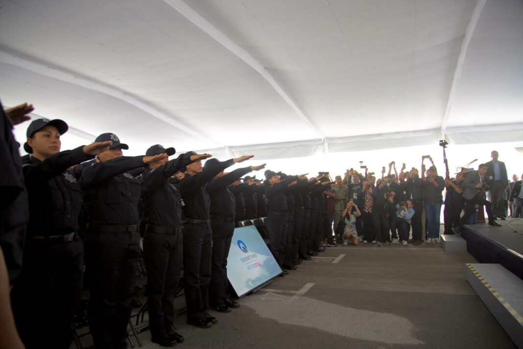 Egresan 42 policías municipales en San Juan del Río; refuerzan seguridad con certificación nacional