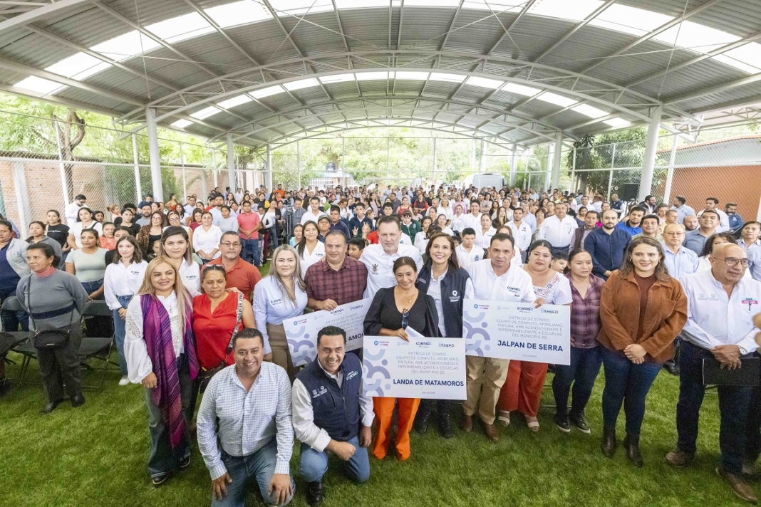 Gobernador entrega equipamiento a 55 escuelas de la Sierra Gorda
