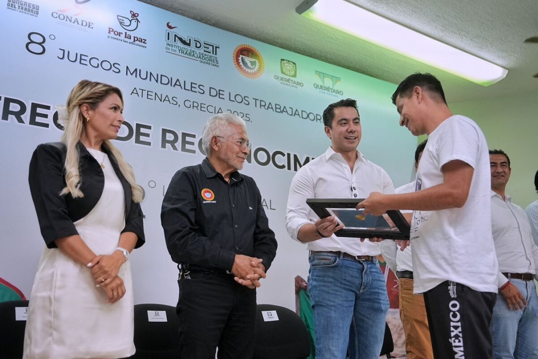 Felifer Macías Reconoce a Atletas Queretanos de la CTM