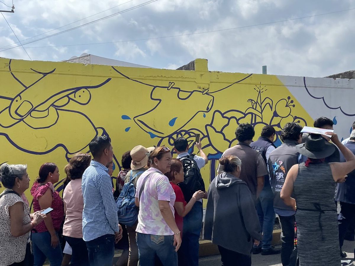 Tanque se transforma en lienzo para un mural que concientiza sobre el cuidado del agua en San Juan del Río