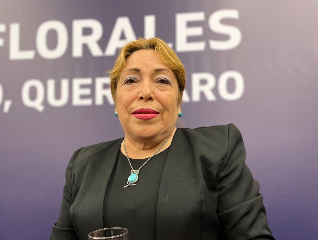La maestra Lorena Reséndiz gana premio local 