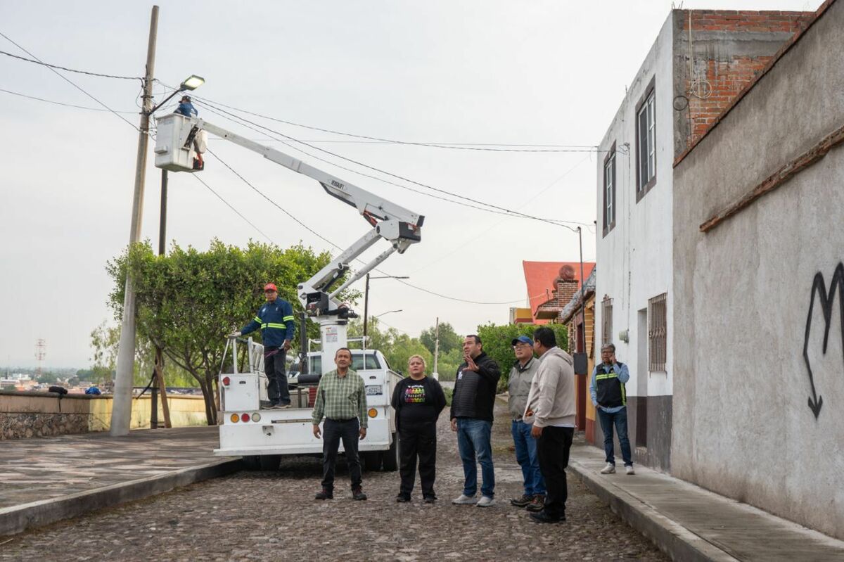 Roberto Cabrera supervisa trabajos de Servicios Públicos en la colonia Ramos Millán 1 Roberto Cabrera supervisa trabajos de Servicios Públicos en la colonia Ramos Millán