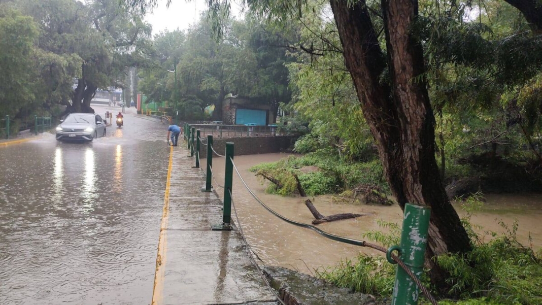 Alcalde exhorta a sanjuanenses a no arriesgarse en lluvias