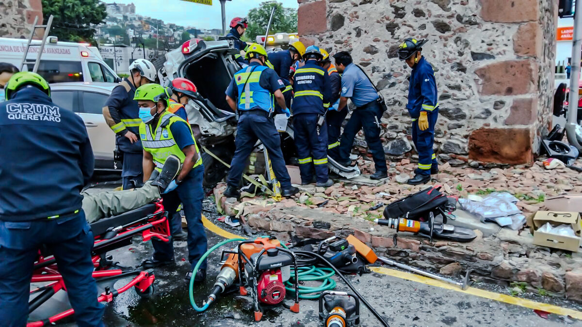 Conductora ebria causa muerte de joven en fuerte accidente en Los Arcos de Querétaro