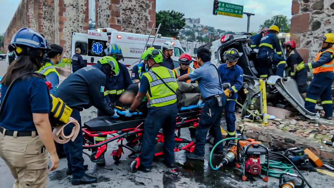 Conductora ebria causa muerte de joven en fuerte accidente en Los Arcos de Querétaro