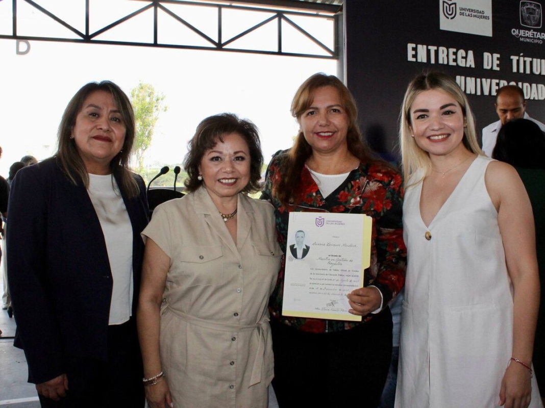 DIF Municipal y Secretaría de la Mujer celebran graduación en Universidad de las Mujeres