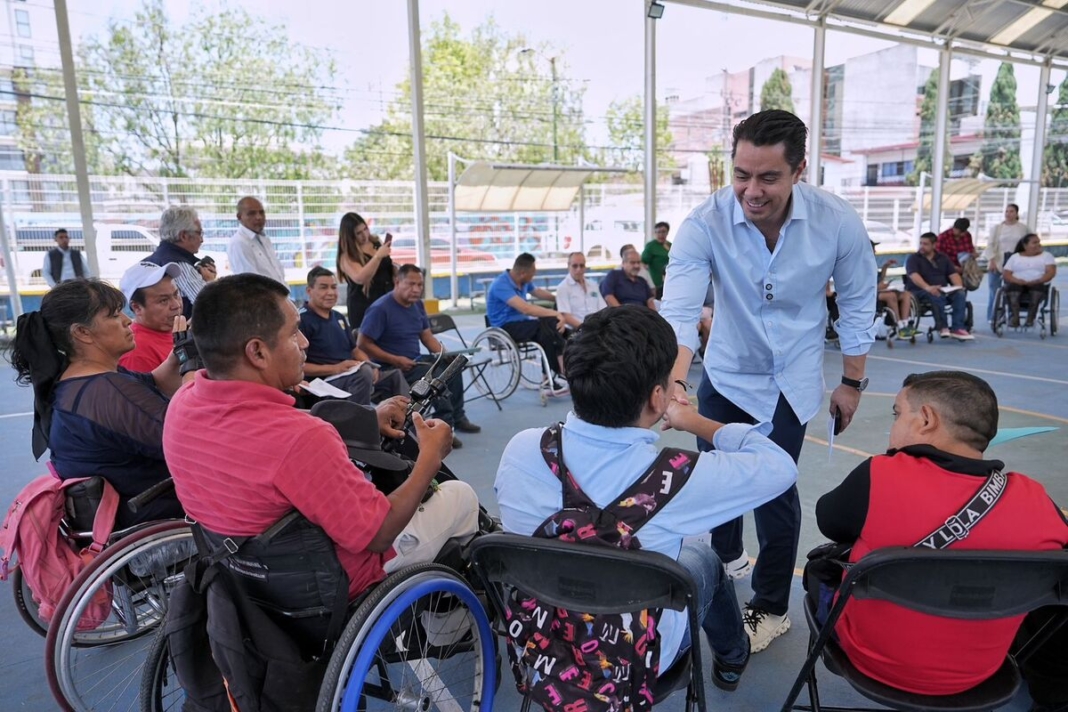 Felifer Macías presenta programa 