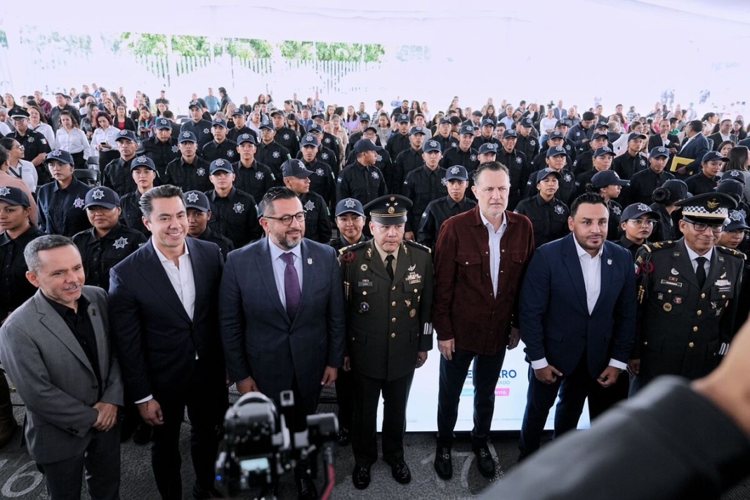 Felifer Macías reafirma compromiso con la seguridad en ceremonia de graduación policial