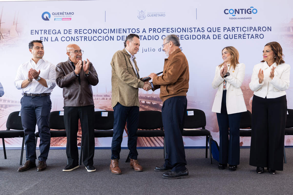 Mauricio Kuri reconoce a arquitectos e ingenieros que construyeron el Estadio Corregidora