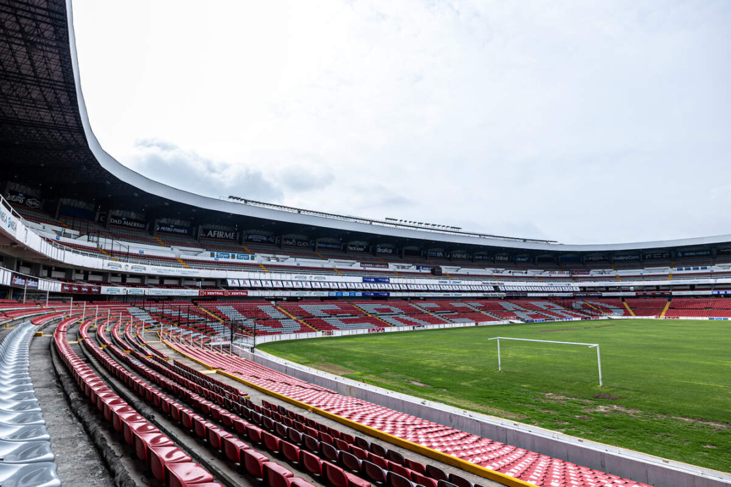 Mauricio Kuri reconoce a arquitectos e ingenieros que construyeron el Estadio Corregidora