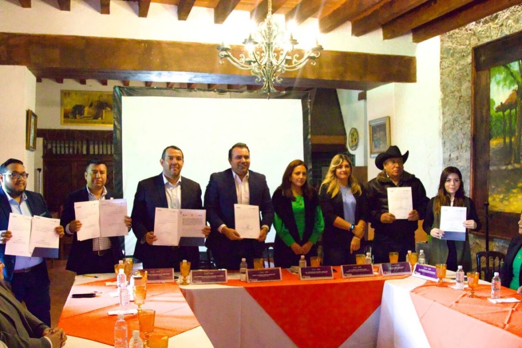Municipio de San Juan del Río firma convenio con CEDEM para fortalecer gestión municipal