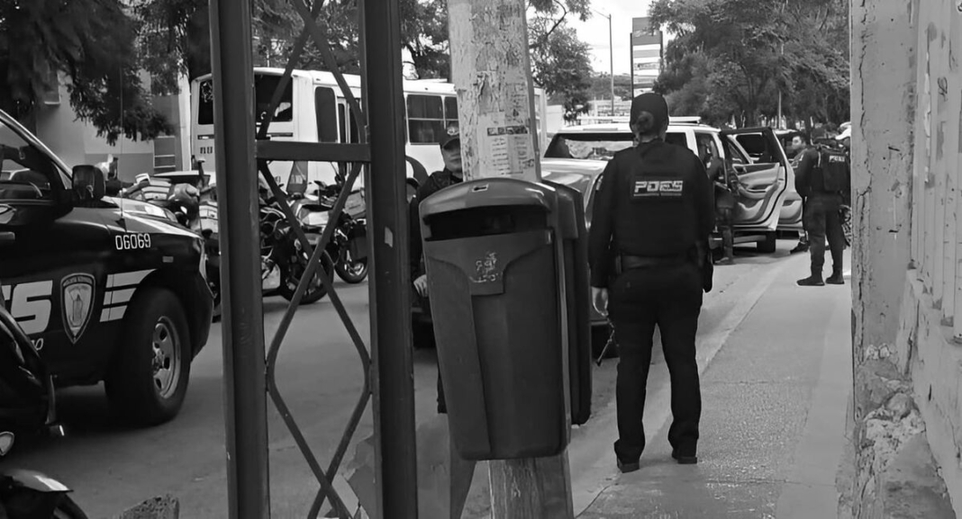 Policía Estatal detiene a 8 personas con armas y en camionetas blindadas en Querétaro