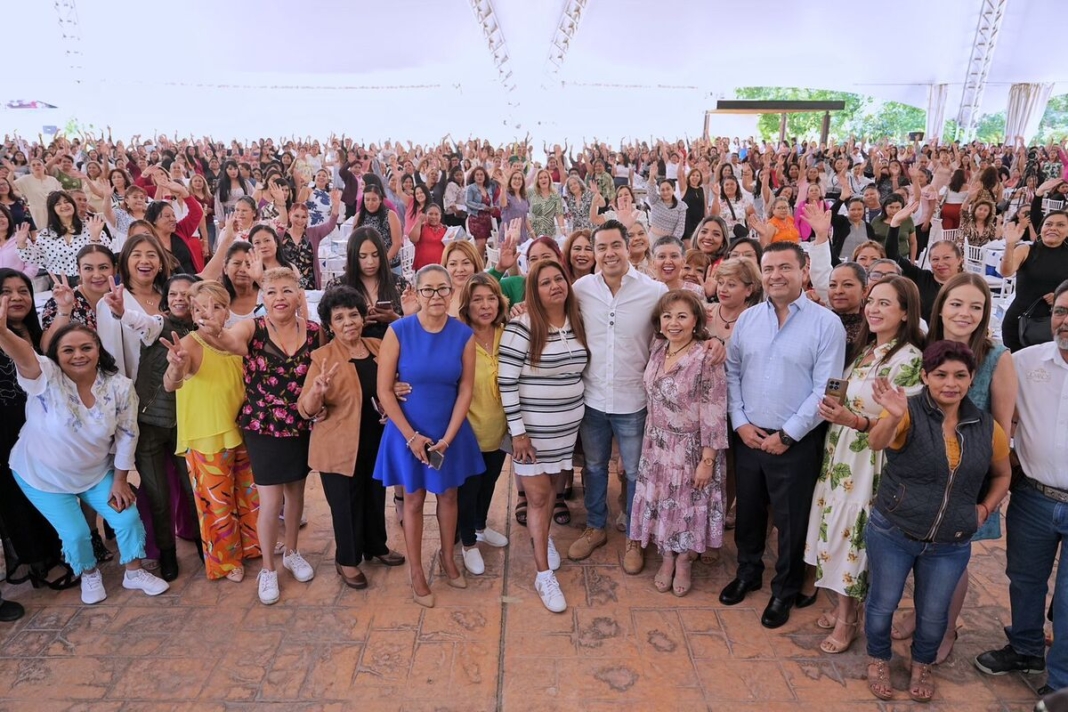 Reconoce Felifer Macías a más de mil 800 madres trabajadoras del Municipio de Querétaro