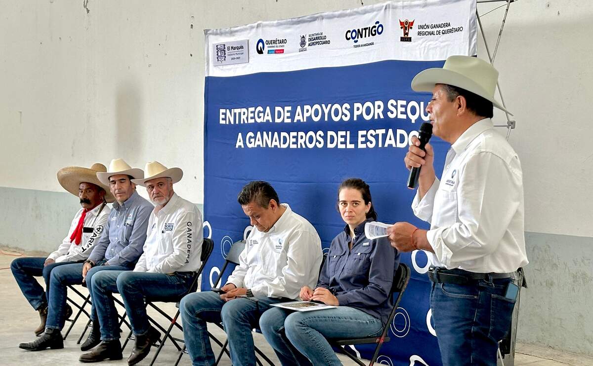 SEDEA entrega forraje a ganaderos de El Marqués afectados por sequía