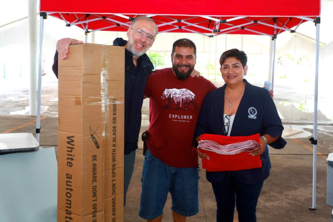 SEDESU entrega apoyos a comerciantes locales en Querétaro