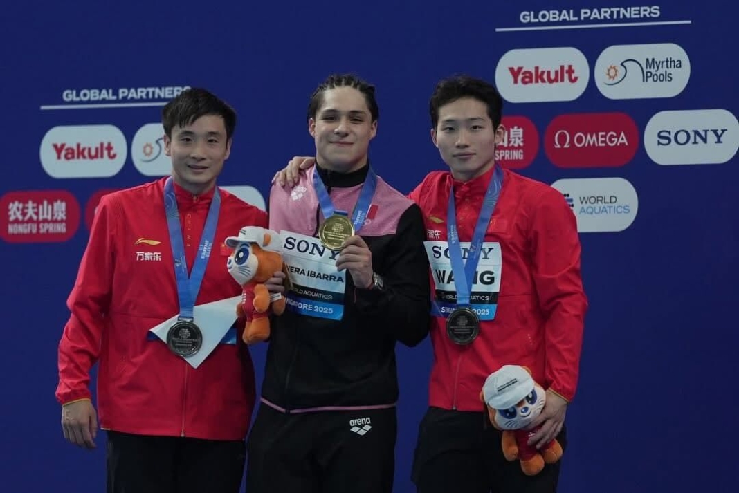 Clavadista Osmar Olvera gana oro histórico en Mundial de Singapur