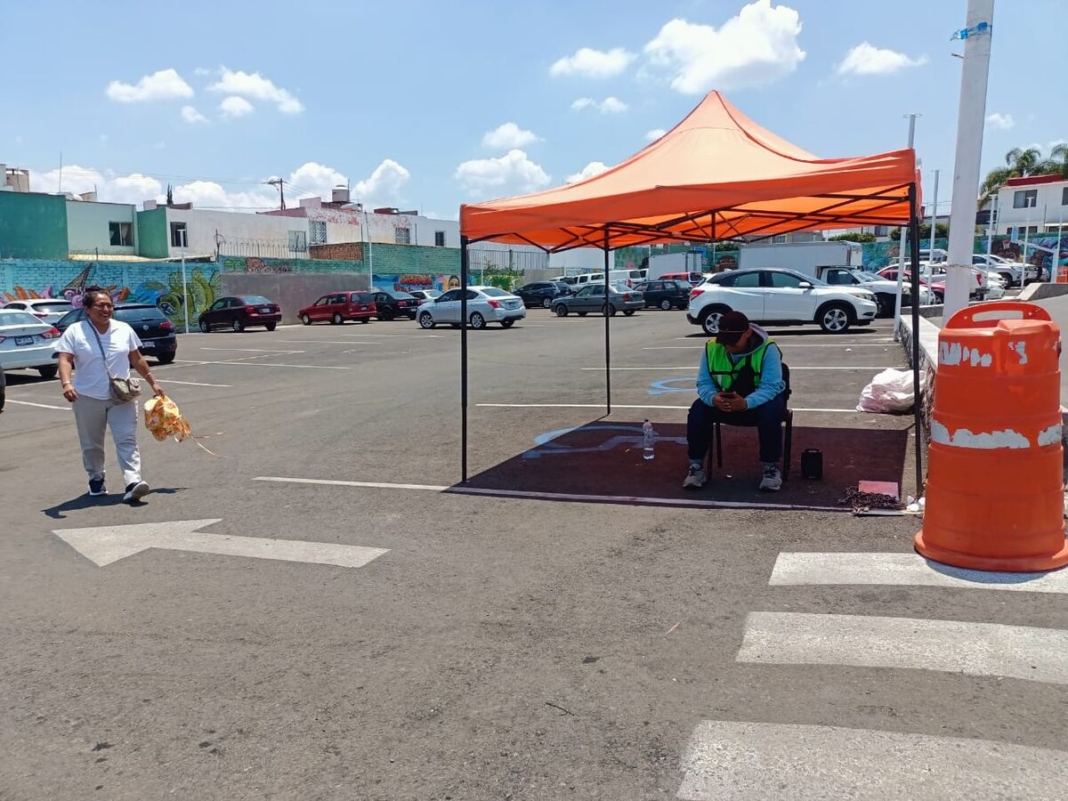 Cobro de estacionamiento en el Mercado Juárez es ilegal: Director de Gobierno