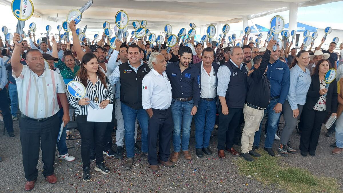 Concesionarios reciben nuevas unidades de QroTaxi en San Juan del Río