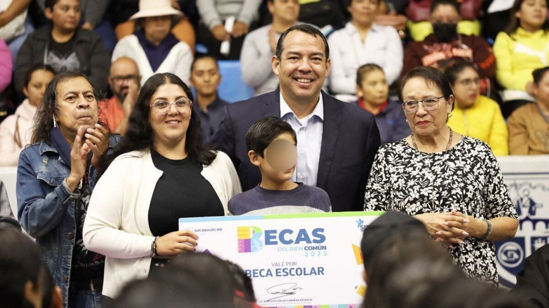 Concluye en San Juan del Río la entrega de “Becas del Bien Común”