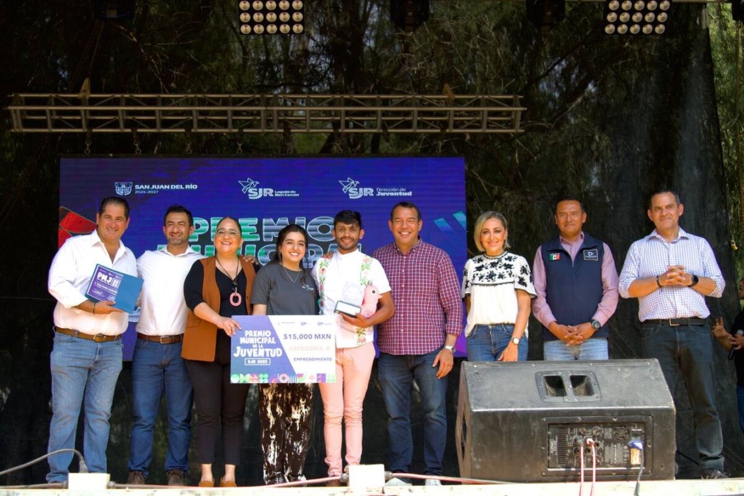 Entrega Roberto Cabrera el Premio Municipal de la Juventud 2025
