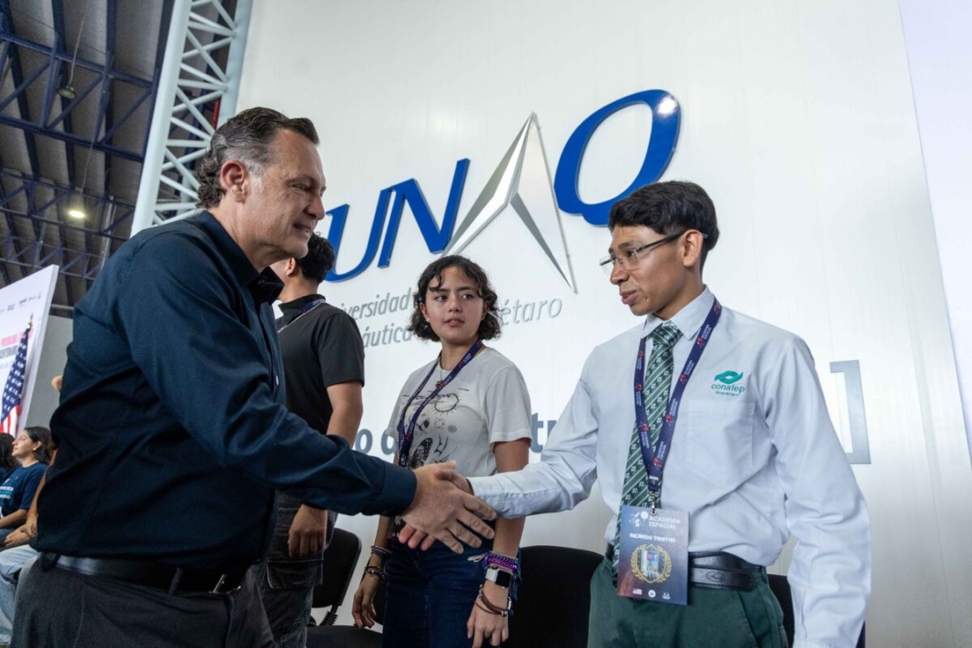 Gobernador Mauricio Kuri inaugura Academia Espacial de Querétaro y abandera a 212 estudiantes