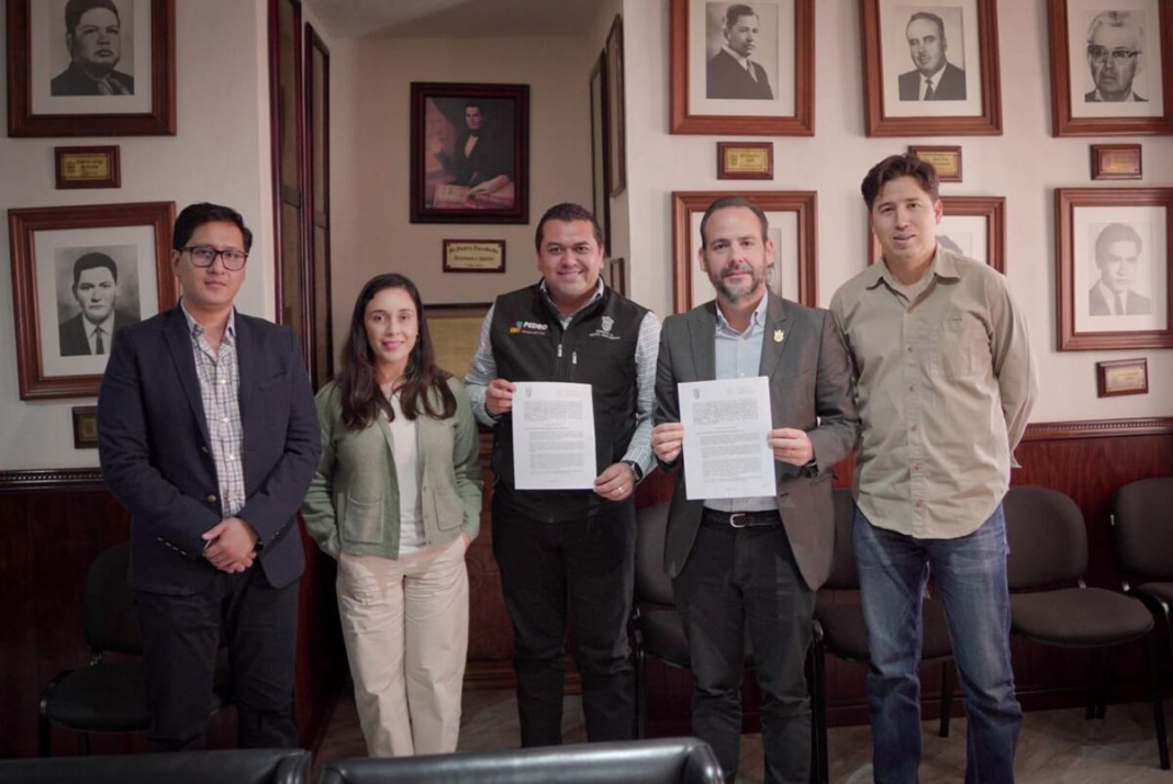 Pedro Escobedo firma convenio con el Instituto Registral y Catastral de Querétaro