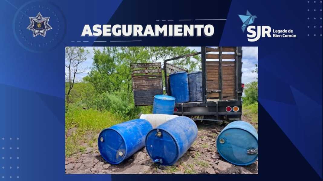 SSPM-SJR asegura camioneta con 1800 litros de huachicol en San Juan del Río