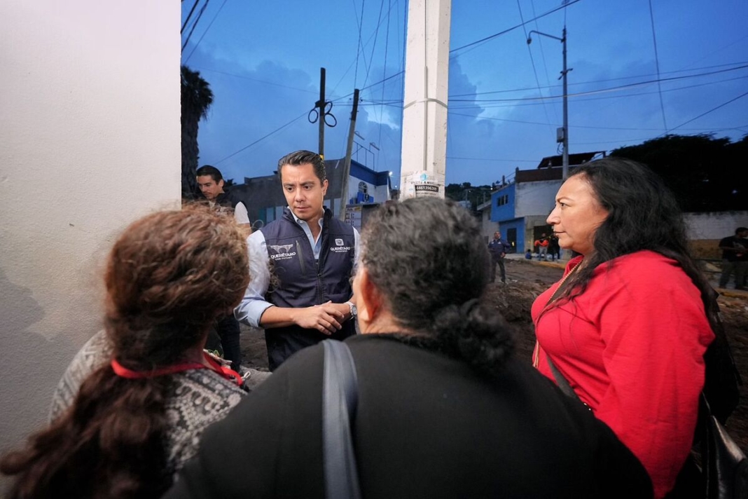 Supervisan obras de rehabilitación en calle de San Pedrito Peñuelas